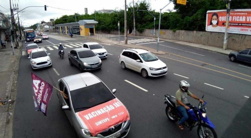 Na &uacute;ltima sexta-feira (23), Sintepe realizou carreata pelas ruas do Recife para chamar a aten&ccedil;&atilde;o da sociedade sobre a greve em defesa da vida