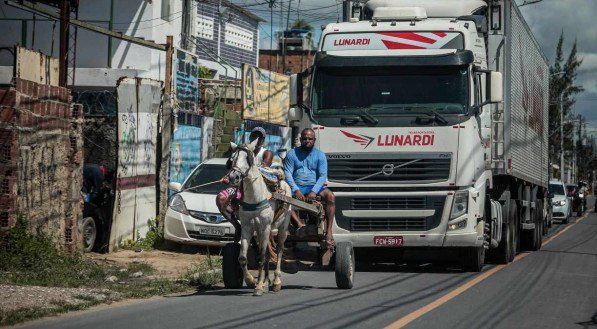 Curcurana segue como uma via simples, com uma largura que nem lhe permite ser definida como rodovia - tem duas faixas com menos de tr&ecirc;s metros, quando o m&iacute;nimo para a classifica&ccedil;&atilde;o s&atilde;o 3,5 metros por faixa