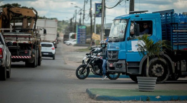 Estradas da regi&atilde;o metropolitana no Recife apresentam diversos problemas com falta de manuten&ccedil;&atilde;o. (ESTRADA DA MURIBECA)
