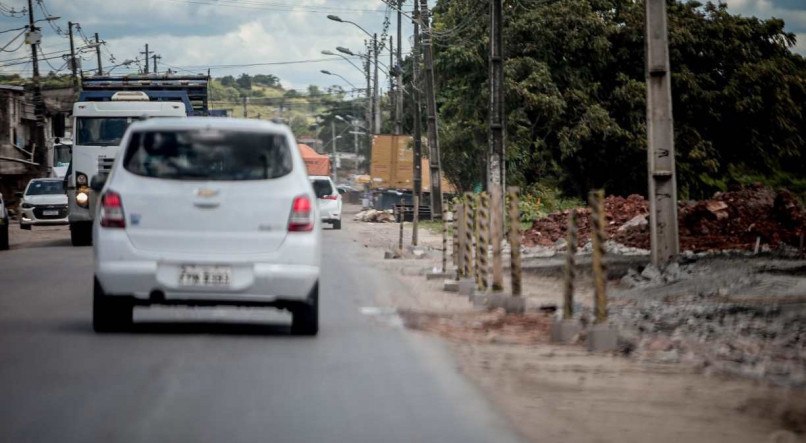 Estradas da regi&atilde;o metropolitana no Recife apresentam diversos problemas com falta de manuten&ccedil;&atilde;o.
(ESTRADA DA MURIBECA)