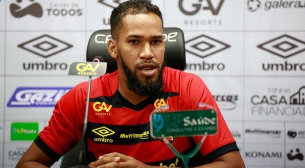 Everaldo, novo atacante do Sport