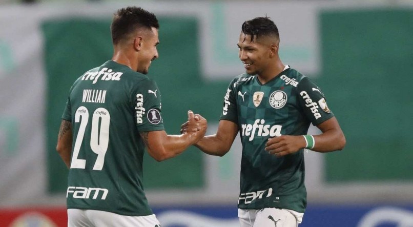 Rony (D) marcou dois gols na vit&oacute;ria do Palmeiras