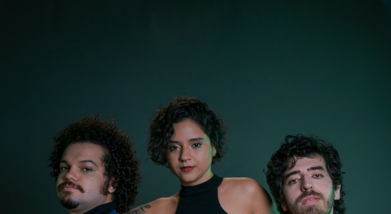 Carlos Filizola (guitarra), Katarina N&aacute;poles (voz) e Caio Wallerstein (bateria) formam a Guma