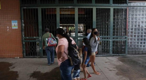 Passageiros enfrentam mais um problema com o Metr&ocirc; do Recife