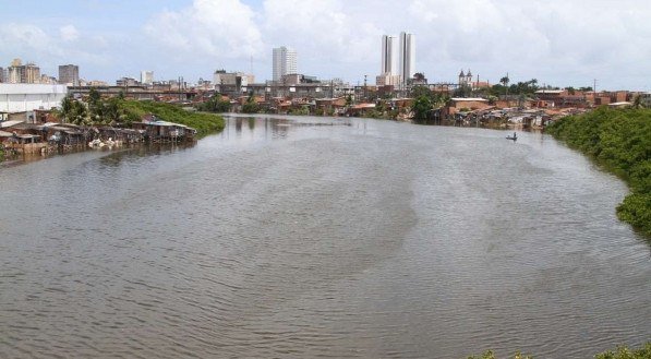 Rio Capibaribe atingiu cota de alerta nesta ter&ccedil;a-feira (1&ordm;)
