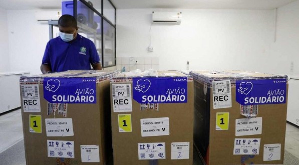 Novos lotes de vacina s&atilde;o entregues em Pernambuco