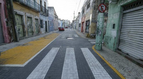Urbanismo t&aacute;tico tem crescido no Recife, assim como o Programa Cal&ccedil;ada Legal. Mas investimentos ainda n&atilde;o muito menores do que os feitos para recuperar ruas para carros