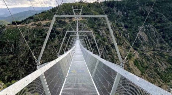 Voc&ecirc; teria coragem de atravessar a ponte de pedestres mais alta do mundo?