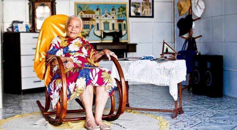 HOMENAGEM Dona Duda, cirandeira precursora, aos 98 anos, na sua casa no Janga 