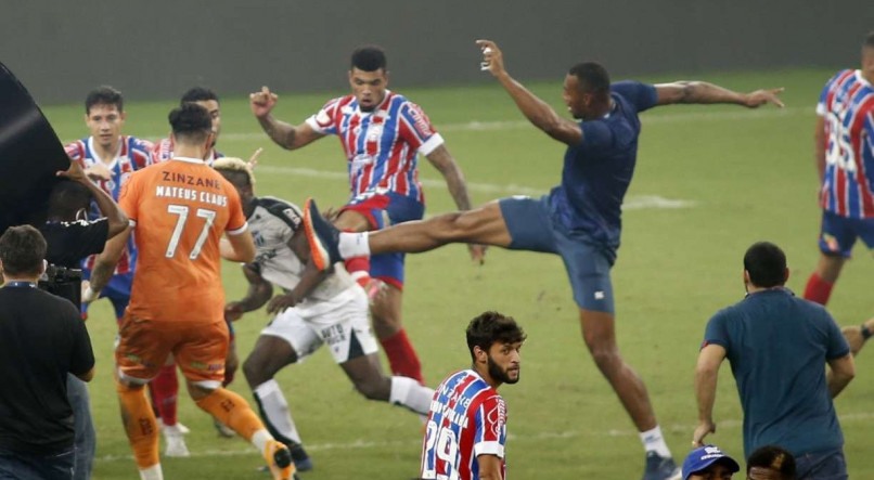 Briga entre os jogadores de Ceara e Bahia na final da Copa do Nordeste 