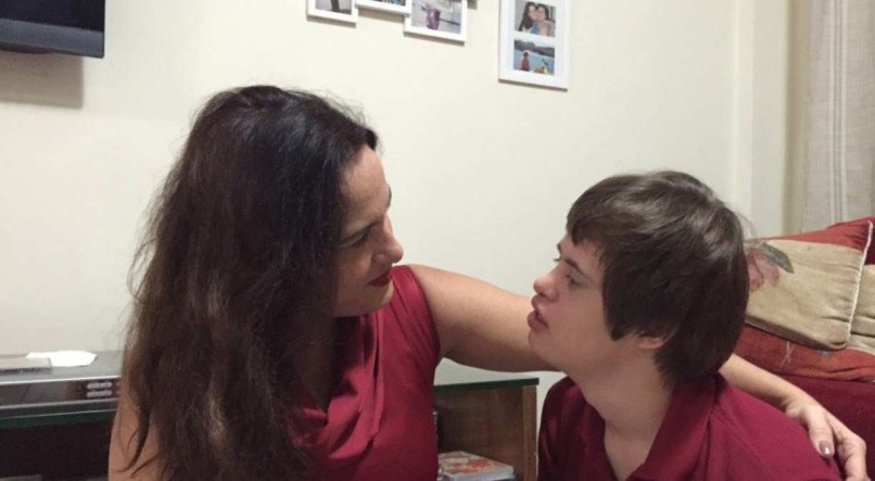 Daniela Rorato com o filho Augusto, 24 anos