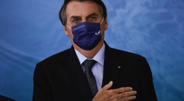 RESPONSABILIDADE Bolsonaro, em meio às críticas, passou a dizer que quem decide é governador e prefeito