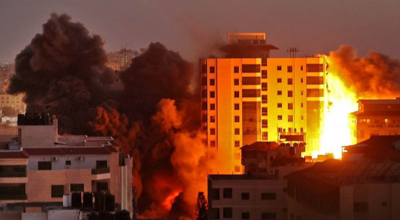 Na última terça-feira (11), um bombardeio da Força Aérea de Israel destruiu um prédio de 13 andares na Faixa de Gaza usado pela liderança política do Hamas.