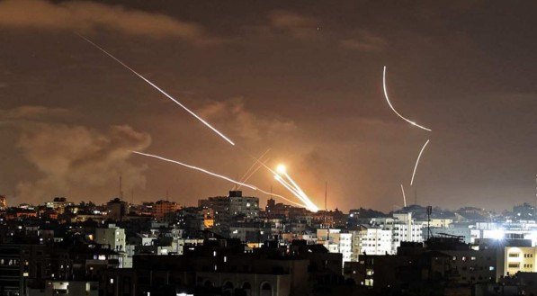 Conflito em Israel e Gaza continua e autoridades contabilizam morte de 63 crianças palestinas