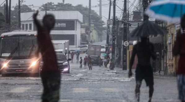 Fortes chuvas atingem toda regi&atilde;o metropolitana do Recife ESTANCIA