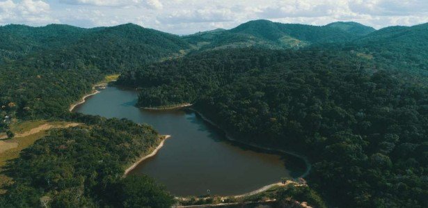 O abraço na natureza na Serra dos Cavalos em Caruaru