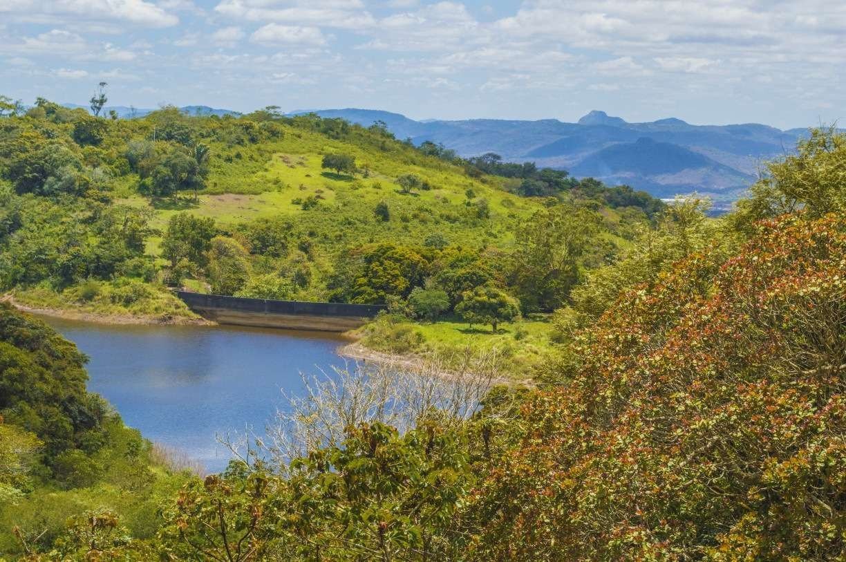 O abraço na natureza na Serra dos Cavalos em Caruaru