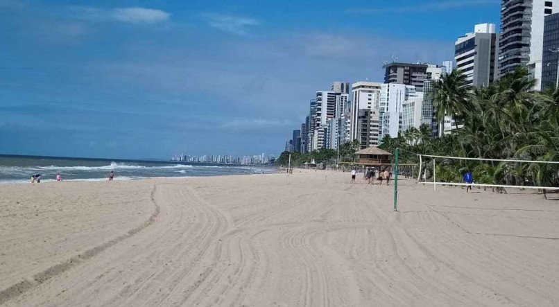 S&aacute;bado de sol na praia de Boa Viagem, Zona Sul do Recife, na manh&atilde; deste s&aacute;bado (15)