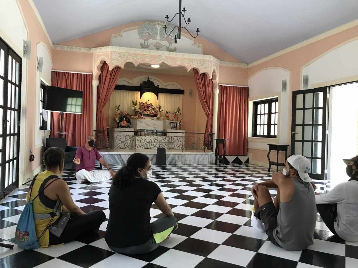 Um dia na Ecovila Vraja Dhama, o centro Hare Krishna de Caruaru