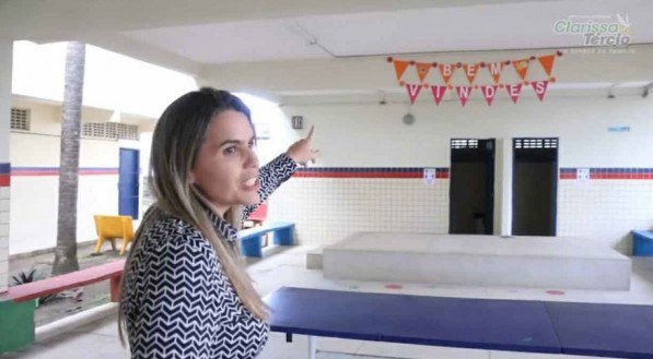 A deputada critica uma mensagem de boas vindas que utiliza novas formas de flex&atilde;o de g&ecirc;nero, popularmente conhecidas como &quot;linguagem neutra&quot;, no lugar da norma culta da L&iacute;ngua Portuguesa.