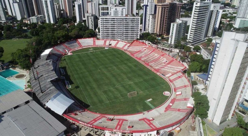 A partida de estreia na S&eacute;rie B chegou a ser transferida do est&aacute;dio dos Aflitos para a Arena de Pernambuco. 