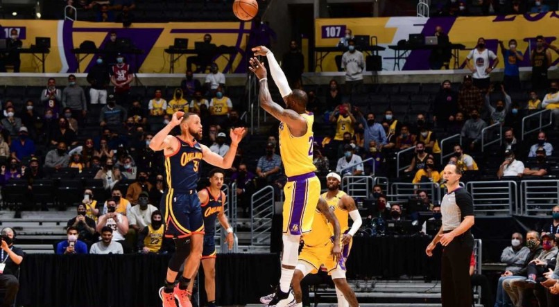 Stephen Curry, dos Warriors, e LeBron James, do Lakers, medir&atilde;o for&ccedil;as na rodada de estreia da temporada 22/23 da NBA