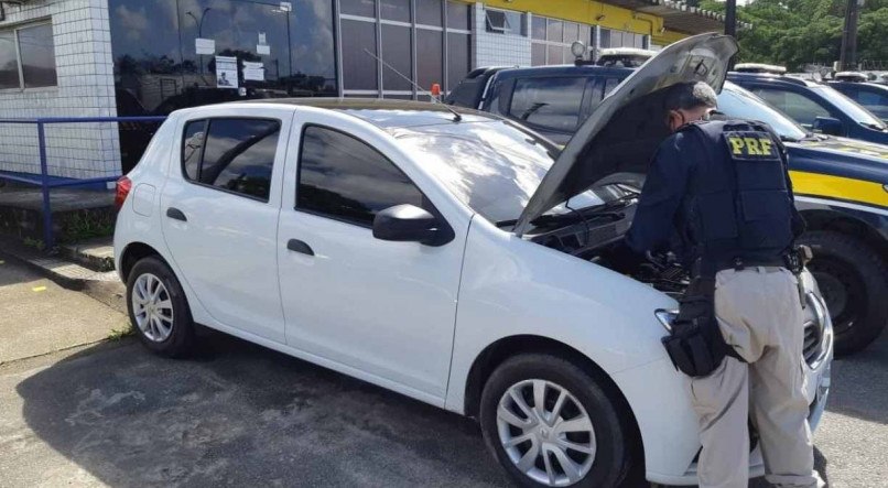 Carro foi roubado no Recife no dia 11 de mar&ccedil;o de 2021