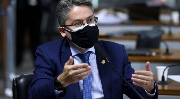 Alessandro Vieira pede ao STF investigação de suposta 'rachadinha' de Alcolumbre