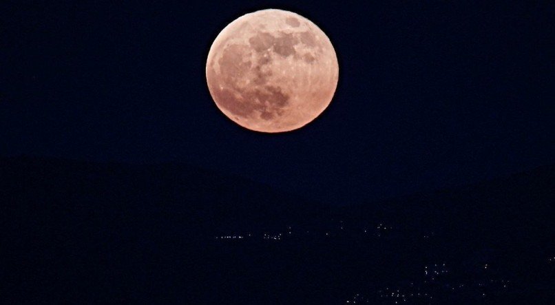 BELEZA Sat&eacute;lite natural estava 14% maior e 30% mais brilhante 