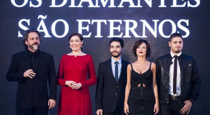 Jos&eacute; Alfredo (Alexandre Nero), Maria Marta (Lilia Cabral), Jos&eacute; Pedro (Caio Blat), Maria Clara (Andreia Horta) e Jo&atilde;o Lucas (Daniel Rocha) em cena da novela 'Imp&eacute;rio'