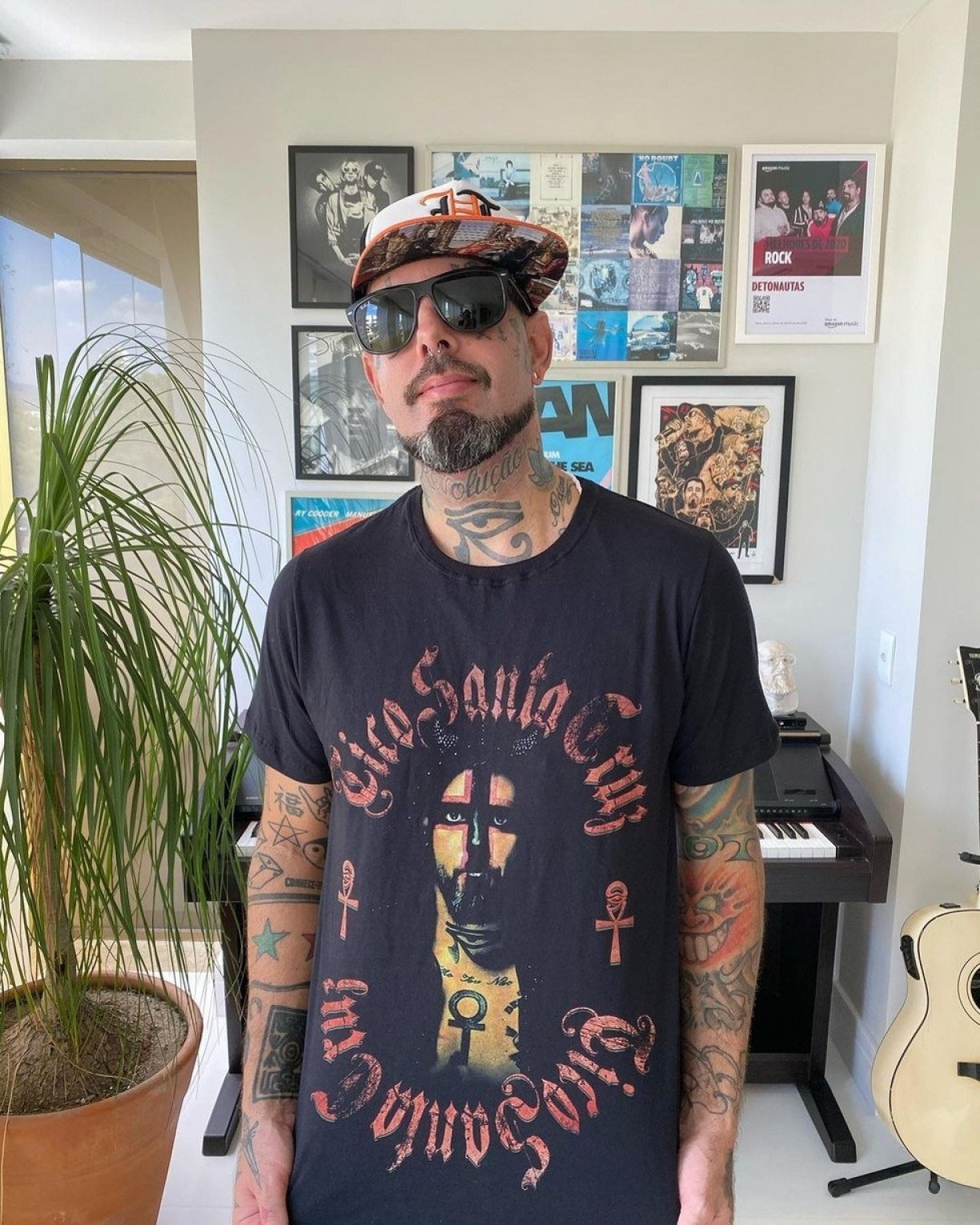 Tico Santa Cruz afirma que investe em maconha no exterior