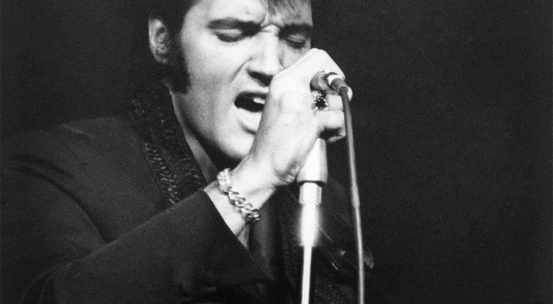 TUDO COMEÇOU COM ELE Elvis Presley levou o rock a um alto patamar