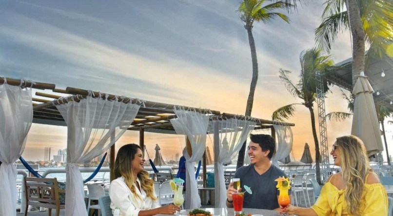 O Restaurante Catamaran est&aacute; apostando em uma proposta de happy hour com sunset.