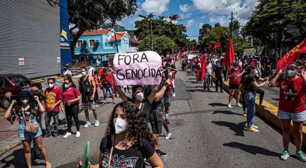 PAC&Iacute;FICO Grupo caminhava de forma ordenada pelo Centro do Recife, durante a manh&atilde; do s&aacute;bado, quando foi surpreendido pelos tiros dos PMs