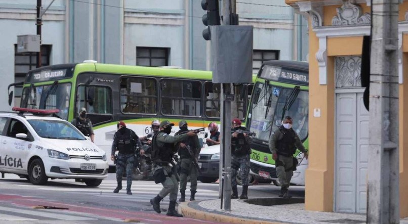 Policiais militares avançaram contra manifestantes no Recife, no último dia 29 de maio