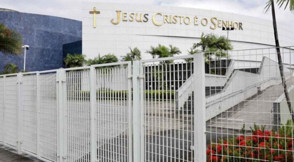 Igrejas fechadas em primeiro final de semana de novas restri&ccedil;&otilde;es no Recife