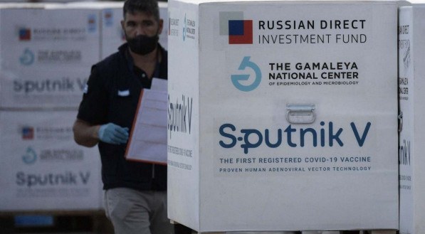 IMUNIZANTES Compra de 37 milhões de doses da vacina Sputnik V, da Rússia, acabou sendo uma derrota