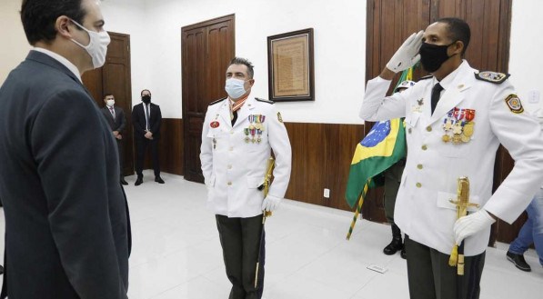 Posse do novo comandante da PMPE, coronel Jos&eacute; Roberto de Santana, aconteceu nesta sexta-feira (4)