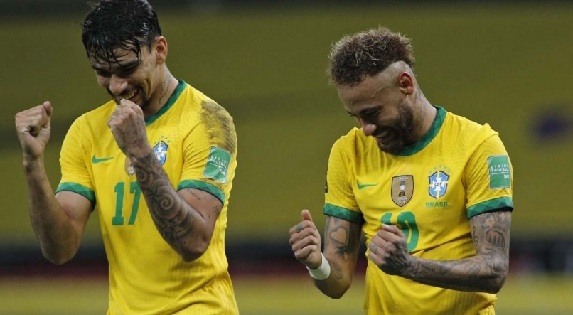 PARTIDA ANTERIOR Neymar e Paquet&aacute; comemoram o segundo gol do Brasil contra o Equador