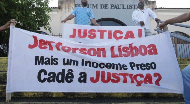 Protesto em Paulista, fam&iacute;lia de Jefferson Lisboa de Souza.