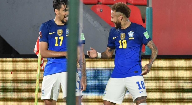 Neymar (D) abriu o placar para o Brasil