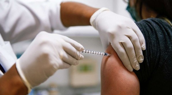Na capital pernambucana, desde o sábado (24), os moradores da cidade com 31 anos ou mais podem tomar a vacina