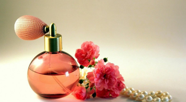 Presenteie o seu amor com um perfume