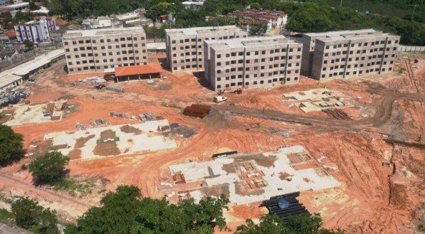 CONSTRU&Ccedil;&Atilde;O Conjunto Habitacional Encanta Mo&ccedil;a I e II fica na &aacute;rea do antigo Aeroclube, no bairro do Pina, Zona Sul do Recife