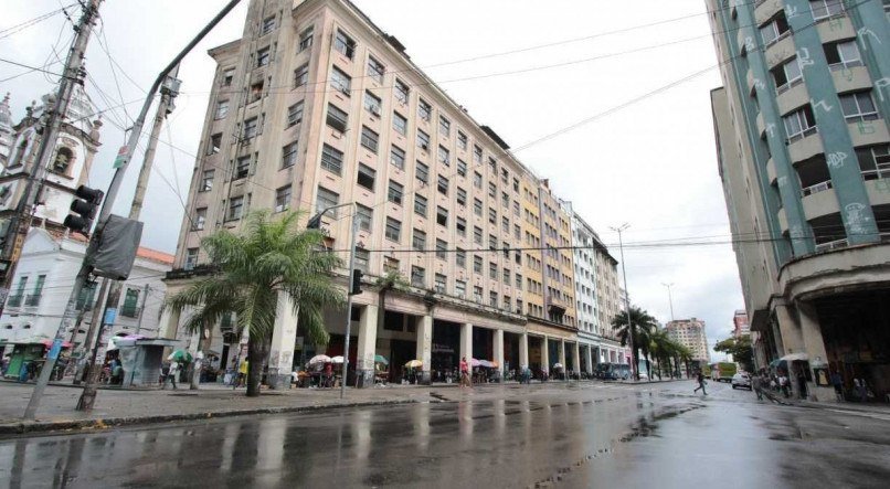 Avenida Dantas Barreto com Giuararapes no bairro de Santo Ant&ocirc;nio, centro do Recife.