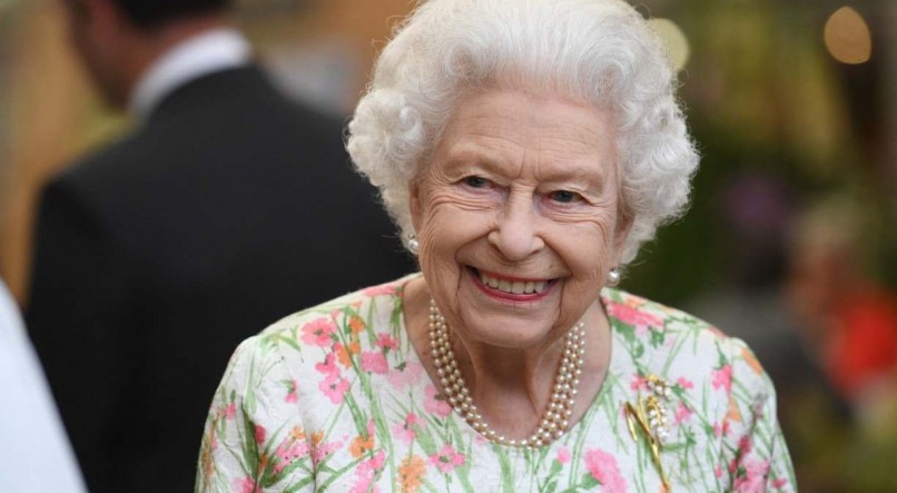 A rainha condecorou sete cientistas