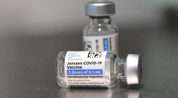 TESTE Oito pessoas inoculadas com a vacina neutralizaram efetivamente a Delta, num primeiro estudo