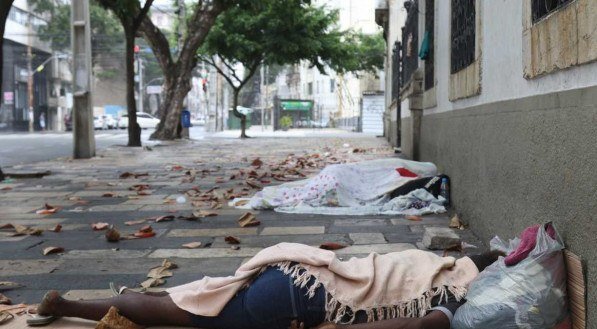 Campanha recebe itens como lençóis, mantas, cobertores e roupas de frio para adultos e crianças para população em situação de rua