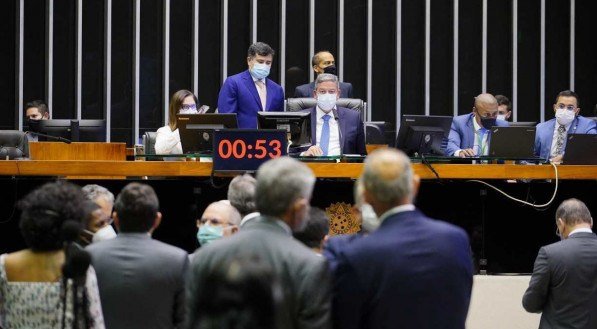 Centrão, Bolsonaro e o PT se juntaram para jogar por terra a Lei de Improbidade Administrativa