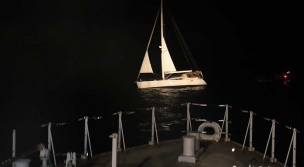 Pol&iacute;cia Federal e Marinha do Brasil interceptam veleiro carregado com haxixe